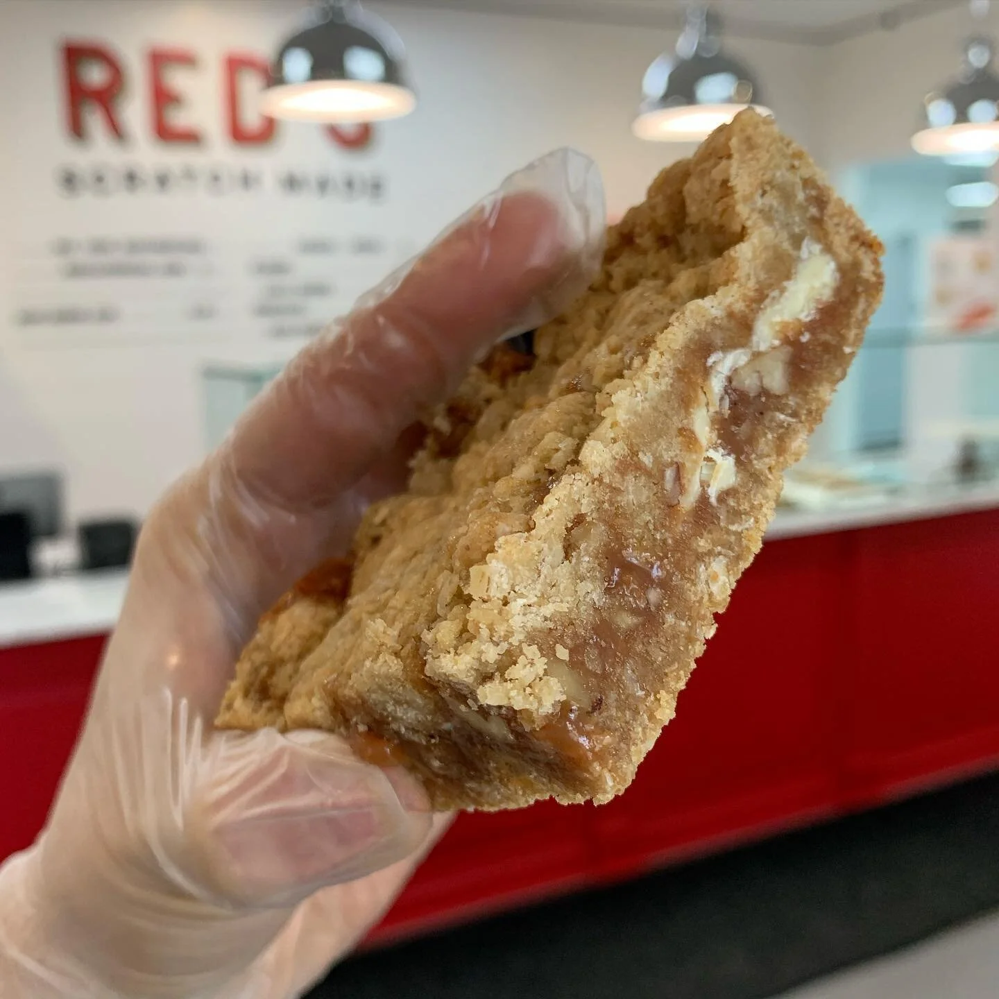 🍂 It&rsquo;s going to feel like fall this weekend so we&rsquo;re celebrating with a basic B version of our carmelita bars! 😂 The center is filled with pumpkin spice caramel, pecans, walnuts &amp; gourmet white chocolate discs. We have 70 up for gra