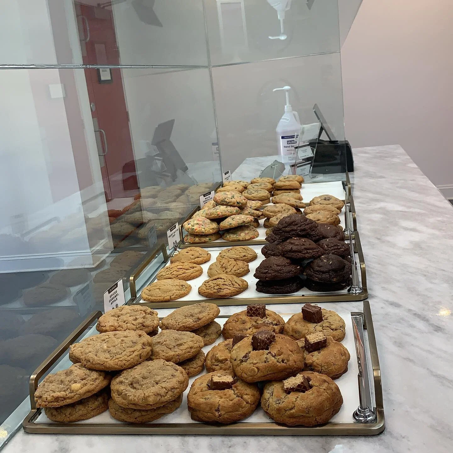 We&rsquo;re open today until 7pm! It&rsquo;s not too late for fudge brownies or pumpkin cookies! 😉