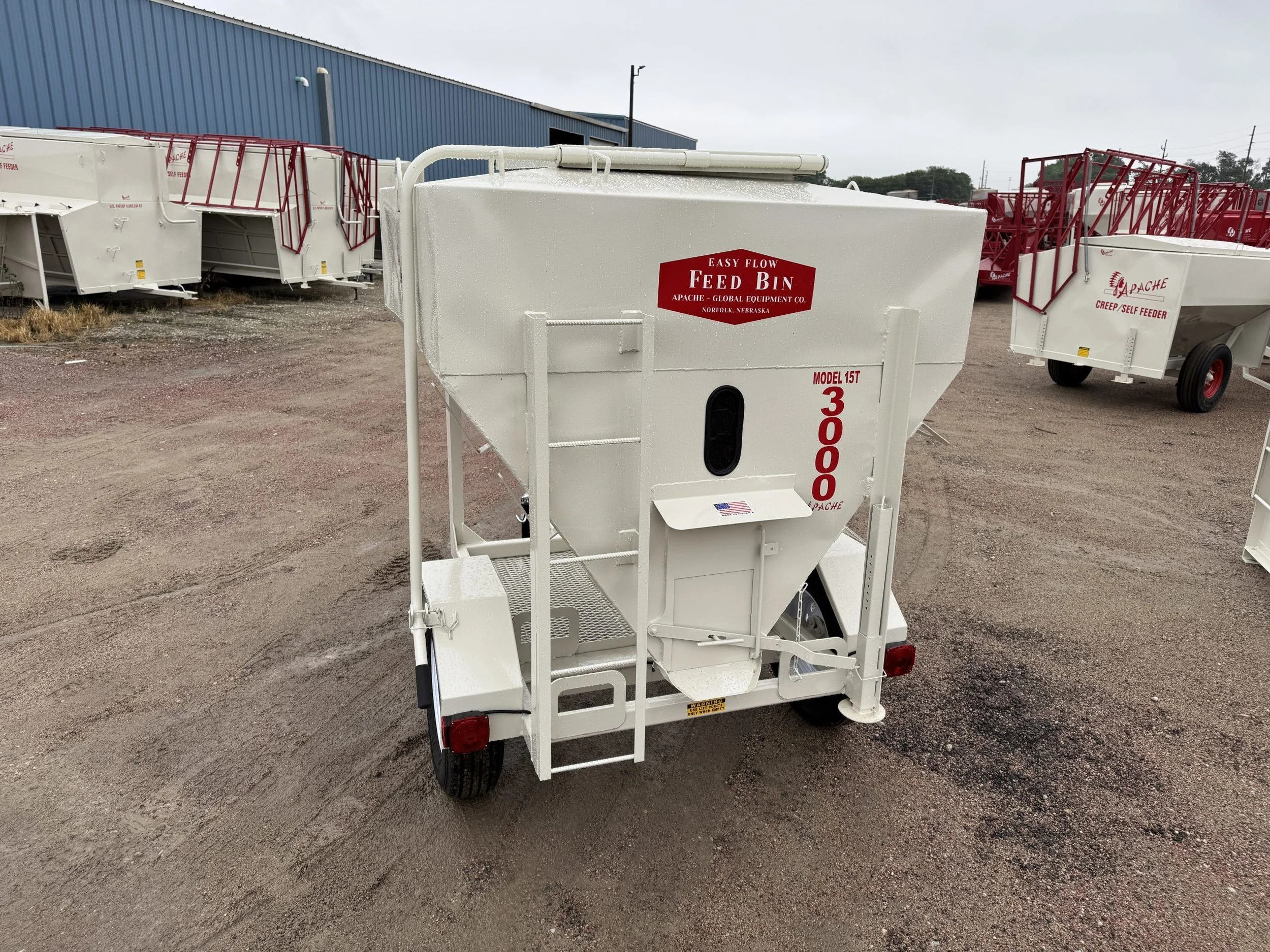 apache 1.5 ton portable feed bin.jpg