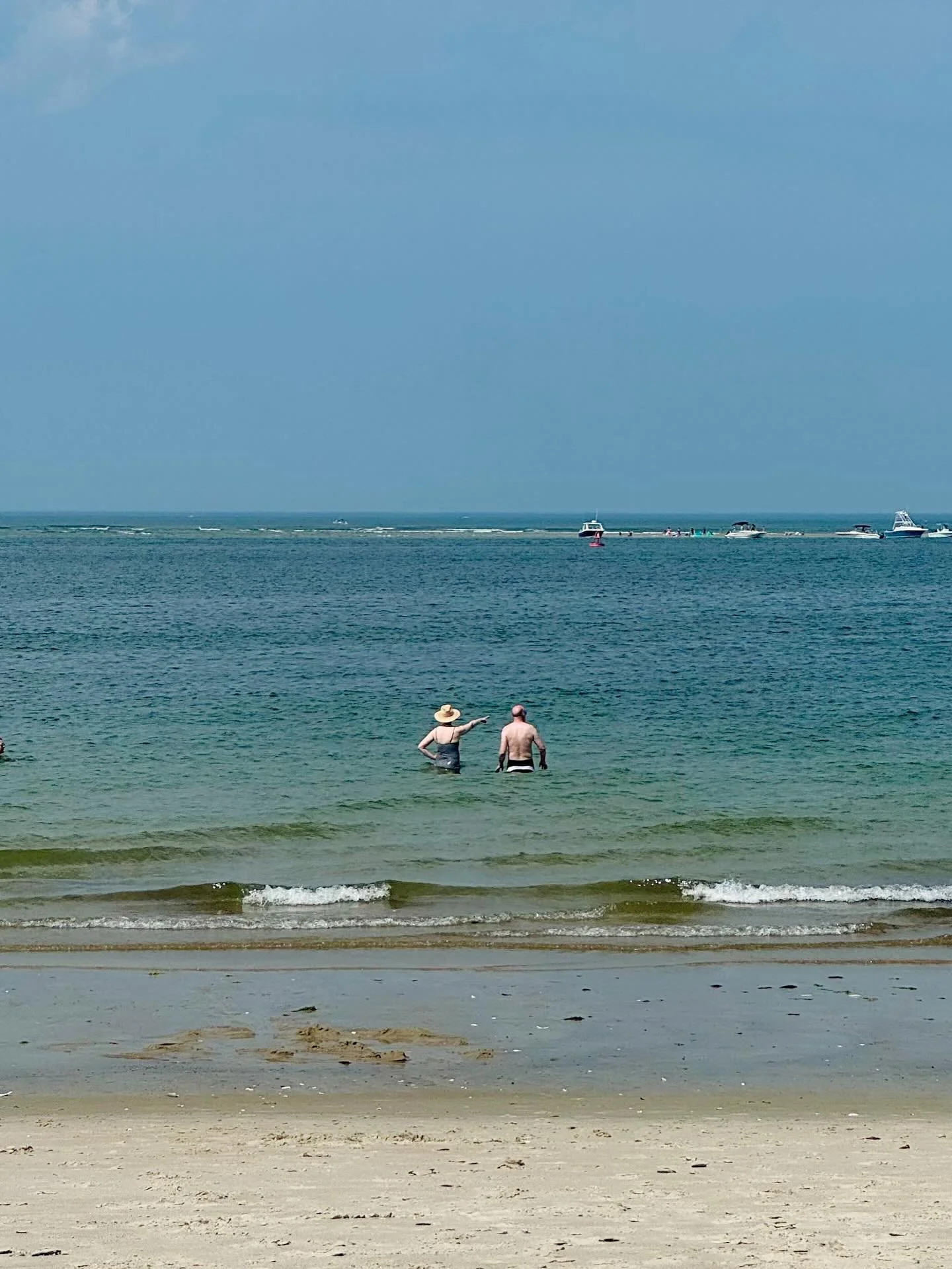 We drove 3 hours to spend the afternoon at the beach with @kellyharrissmith. But it was so worth it. 💙

#holidayweekendtraffic #weshouldknowbetter