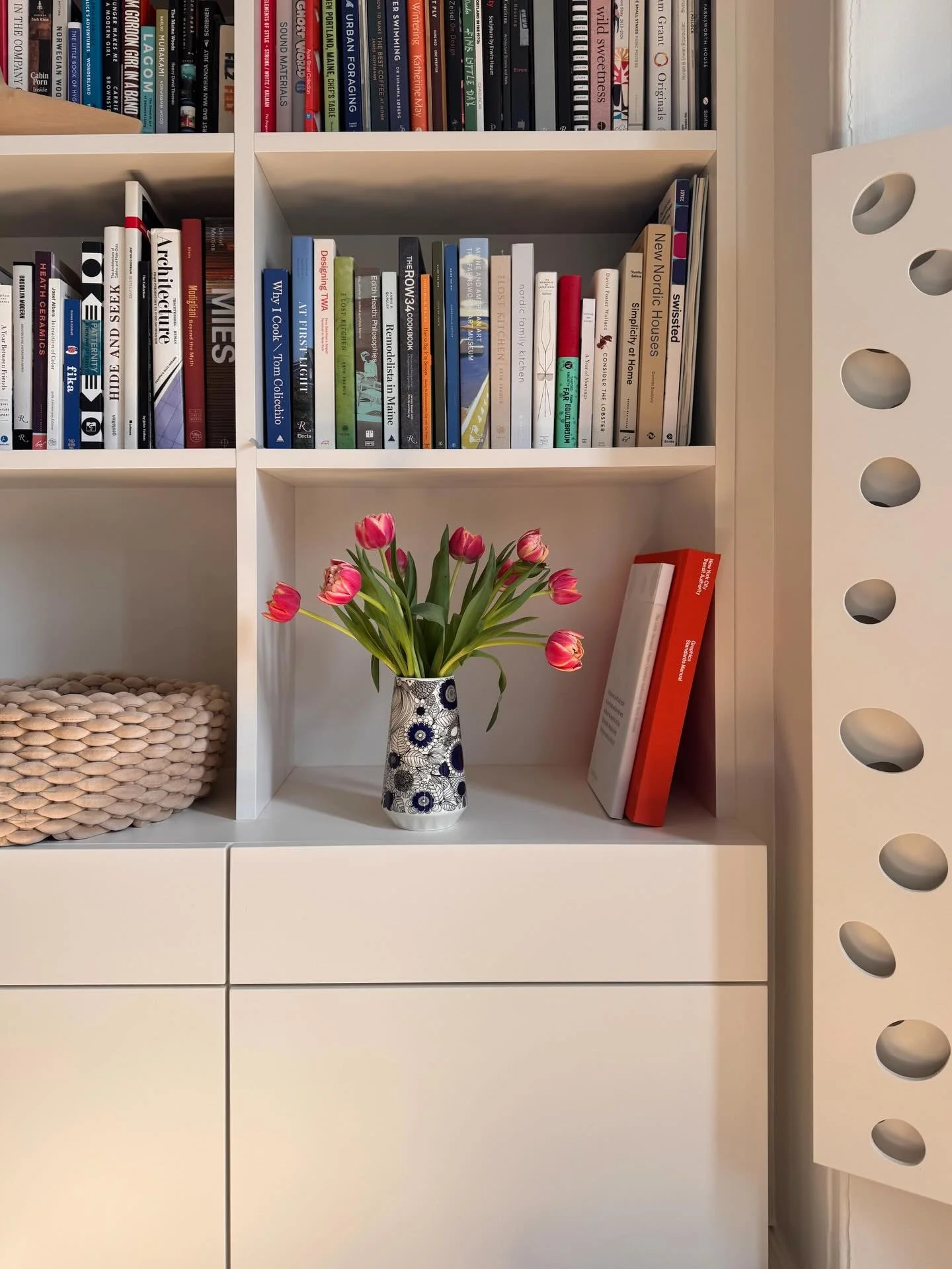 I love so much about Maine, but the way spring takes its sweet time getting here can be a little brutal. So today, I invited a little spring indoors. 🌷