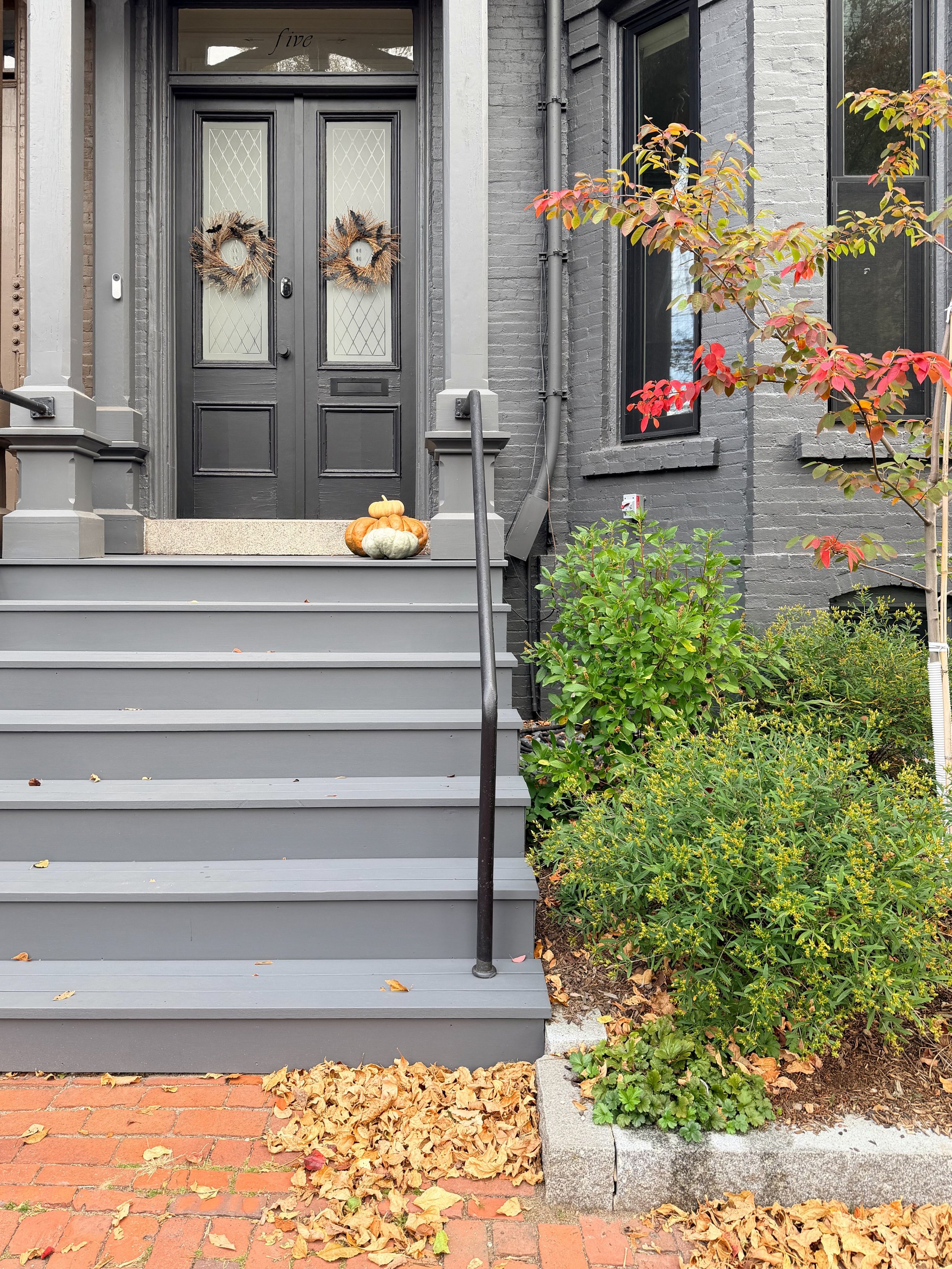 October looks particularly good on our house. 🎃
