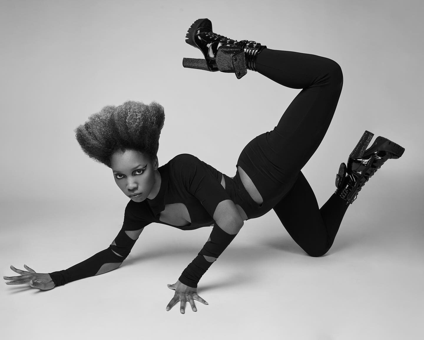 Fierce, Fiery.  Inspired by @the_real_iman , @gracejonesofficial and @manfredthierrymugler 

Creative Director: @cocorocha 
Makeup: @coreyjasoncrysler 
Hair: @carolynrosecina 
Photographer: @matthewtylerpriestley 

What I experienced and learned from