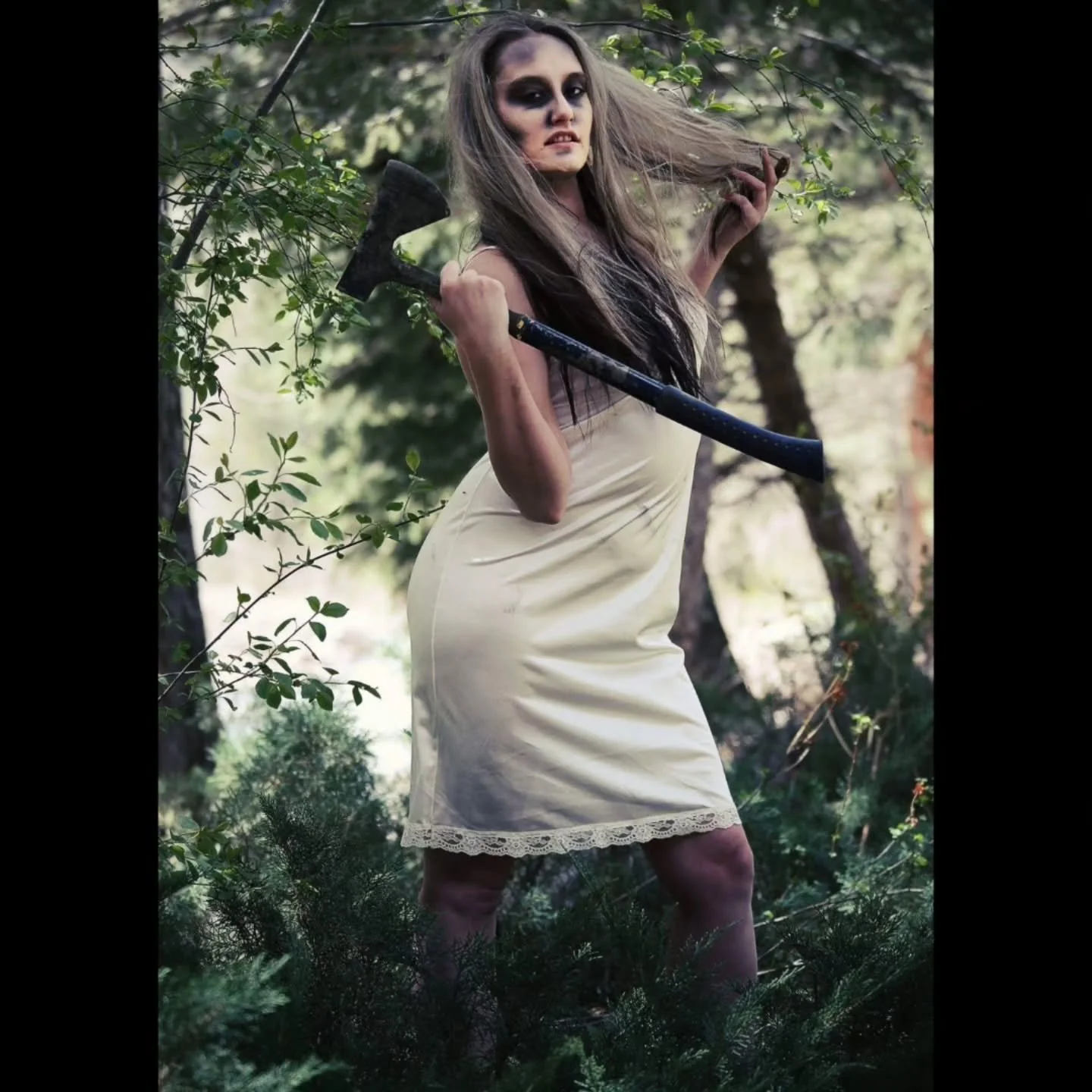 The insatiable @nicki_burke_ literally 'slaying' the scenic landscape with her divine artistry.
.
@poshtographyfashionarts
Model: Nicki Burke
.
.
.
#rocktober
#octoberphoto
#octobertheme
#halloweenphotoshoot☠️
#halloweenmodel