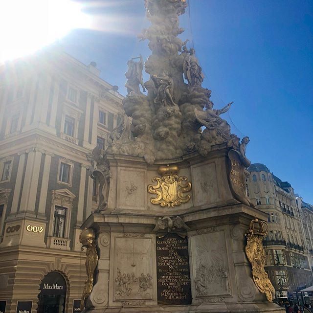 🌀 NEW BLOG POST 🌀from my adventures in Vienna last year. Check it out for more info about the city, places to work from, food, etc etc...and TONS of pictures. 🥰 Link in profile! 🎡🎡🎡 - and scroll through the pictures here for more inspiration ❤️