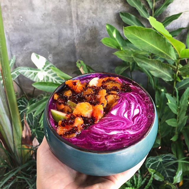 Breakfast time in Bali with home made smoothie bowls 🥰🥰🥰