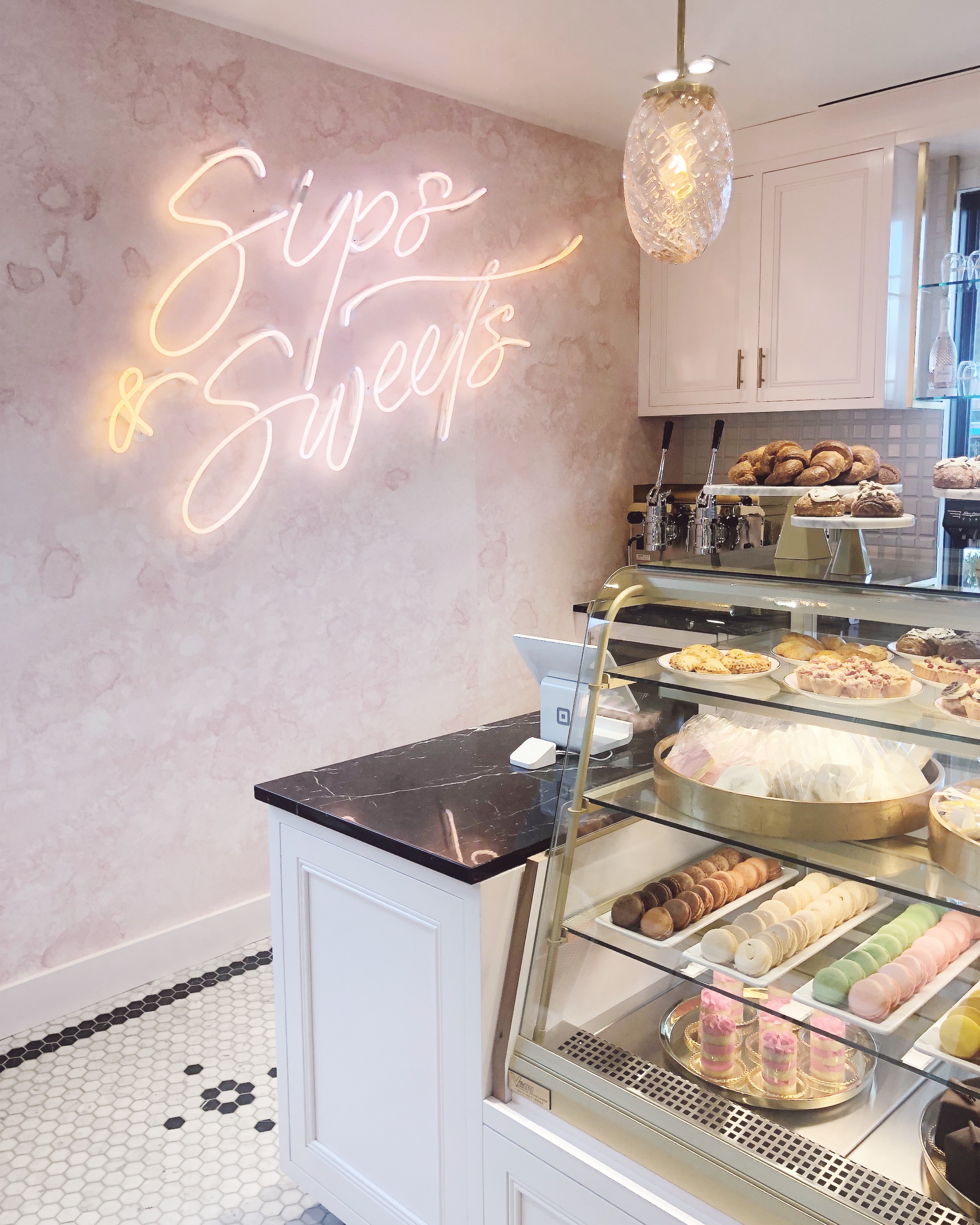 kendra scott sips and sweets cafe