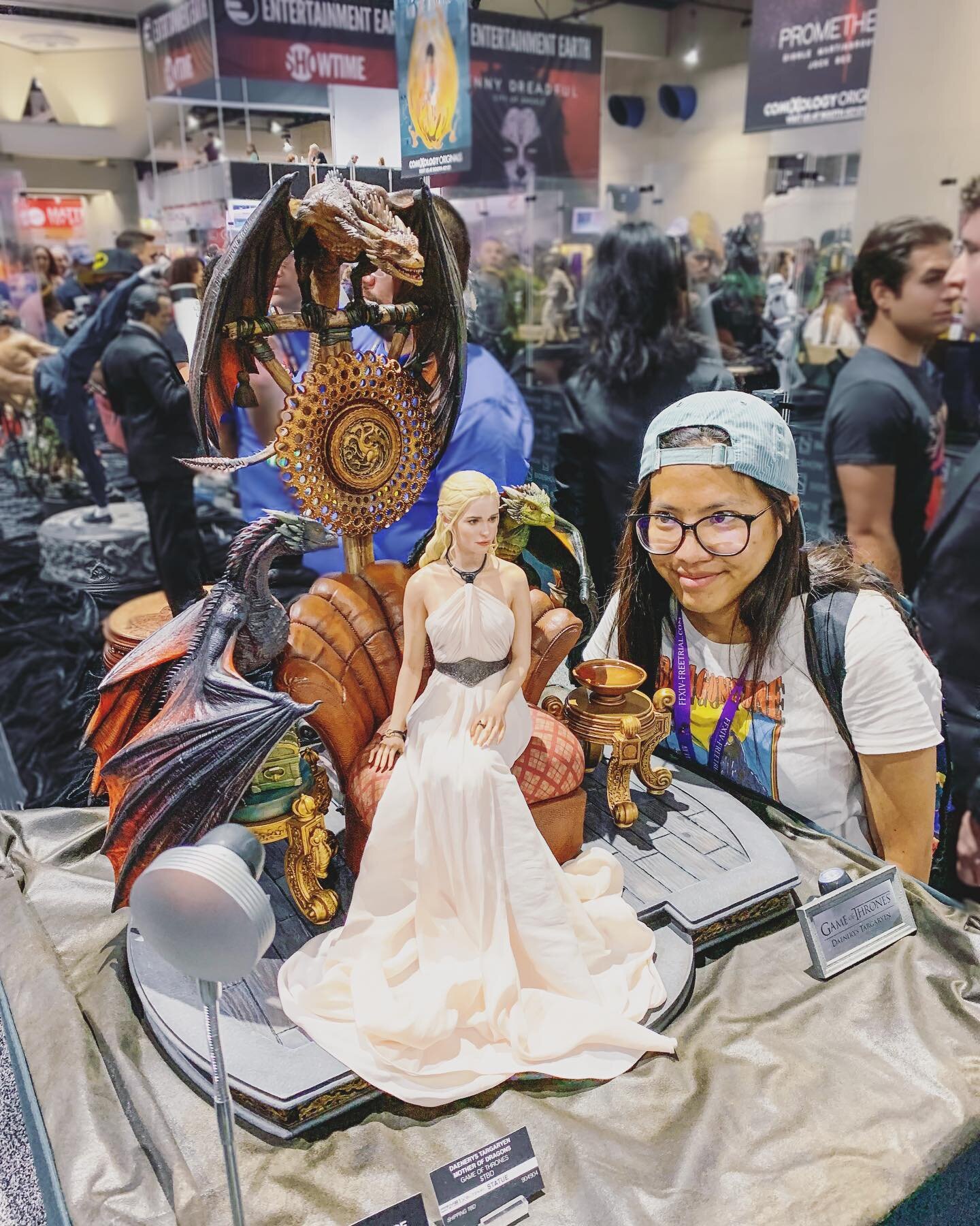 #earlierthisyear2019 I spent a long weekend in San Diego making AMAZED faces and trying not be grumpy while waiting in lines with @shawnmatsumoto, @albeanpark, Dan and Rob! Can you guess where I was?!!! Why SAN DIEGO COMIC CON OF COURSE!!! 2019 marke