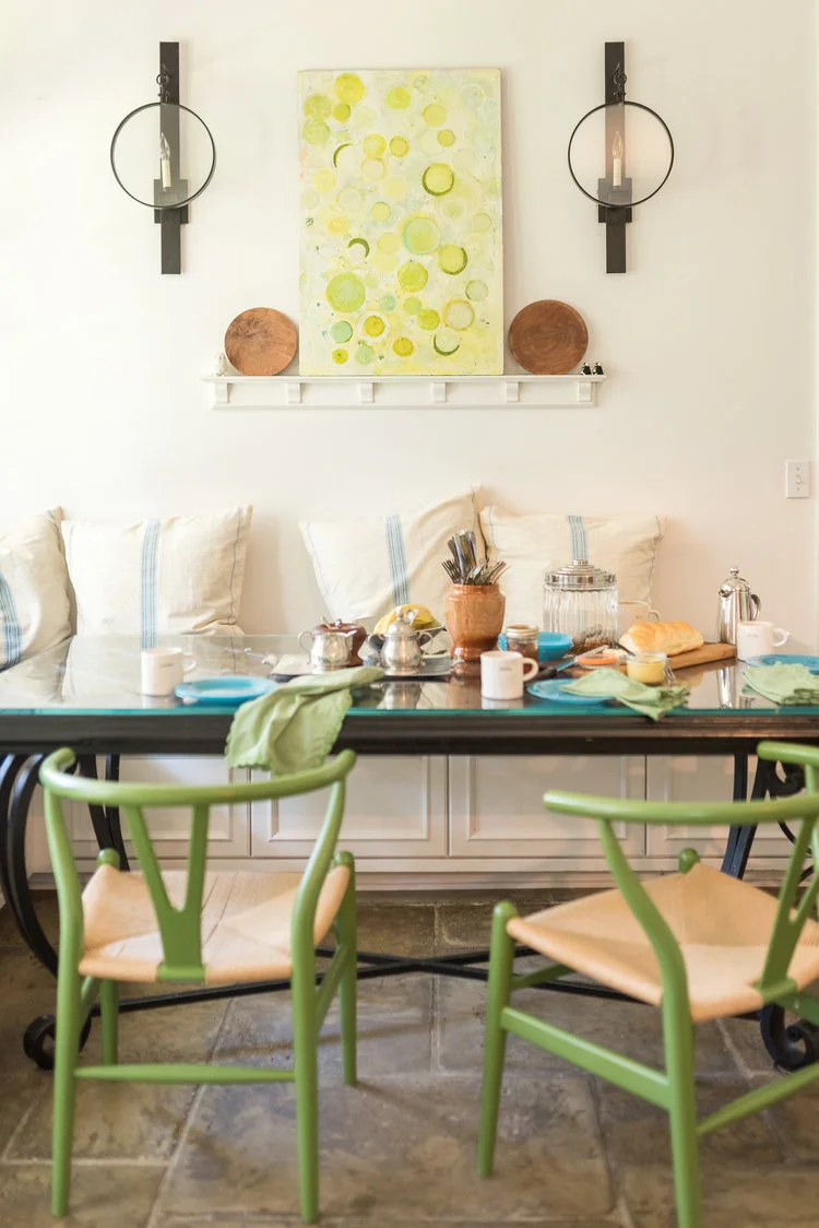 breakfast+table+with+sconces.jpg