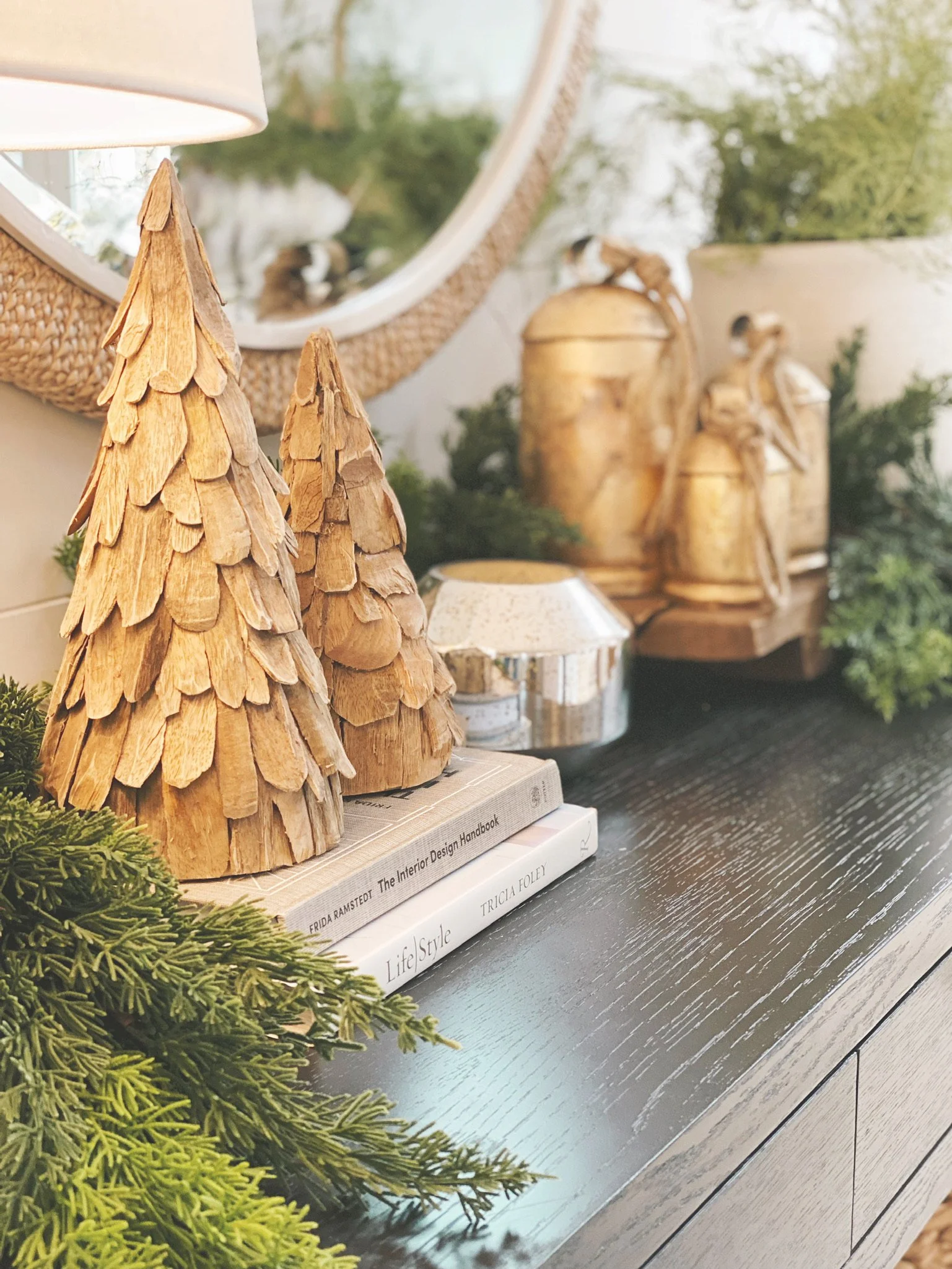 holiday console decor