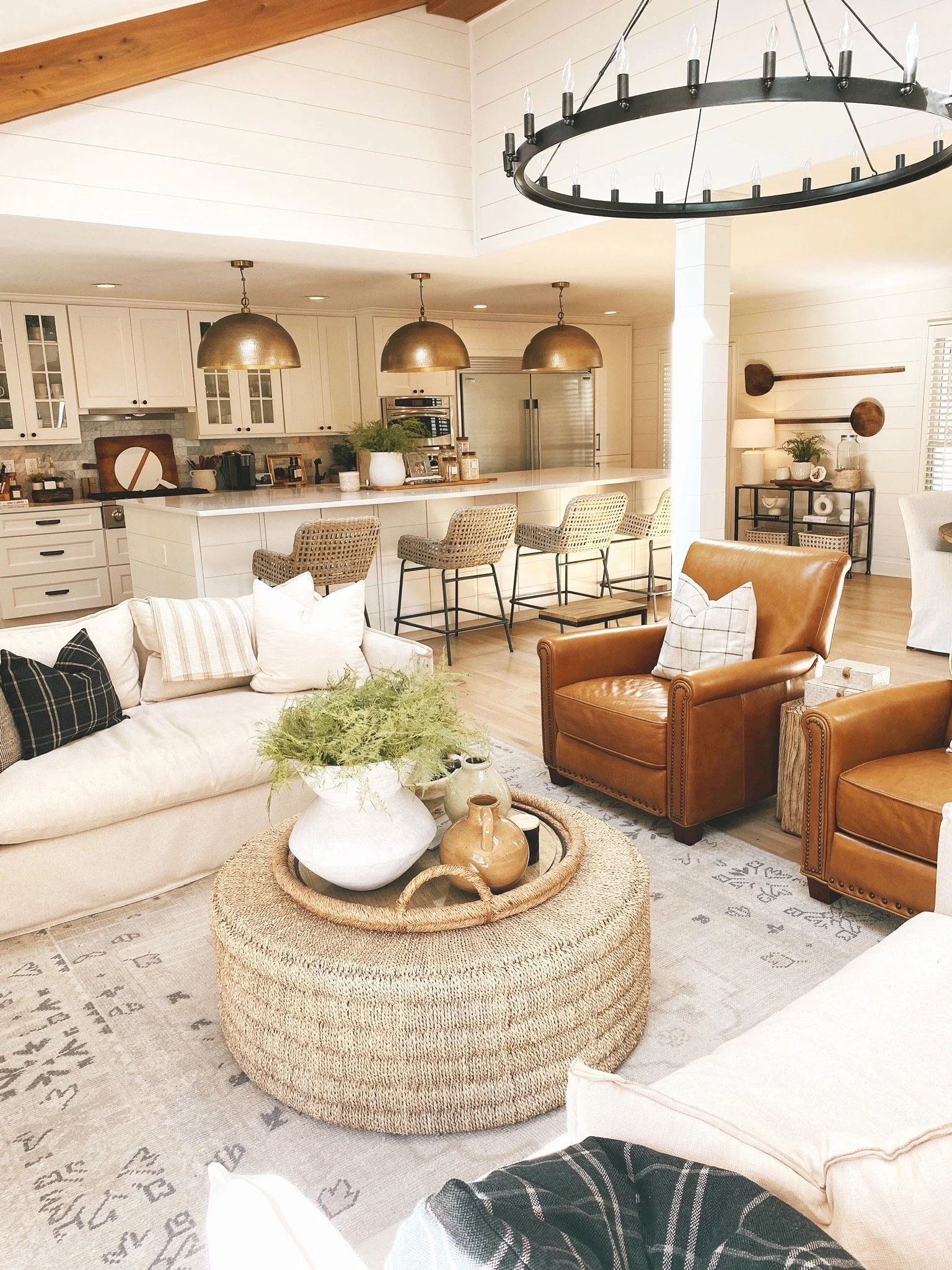 How to Create a Cozy Transitional Living Room 