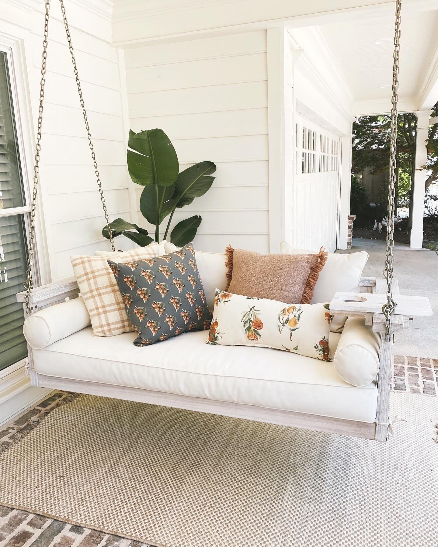 It&rsquo;s Spring time and the front porch is calling 📣

Are you team rocker or team porch swing? Let us know below👇🏼
- - - - - - - - - -
LIKE and Comment SHOP and I will send you a link to this post! 
- - - - - - - - - -
Front Porch inspiration |
