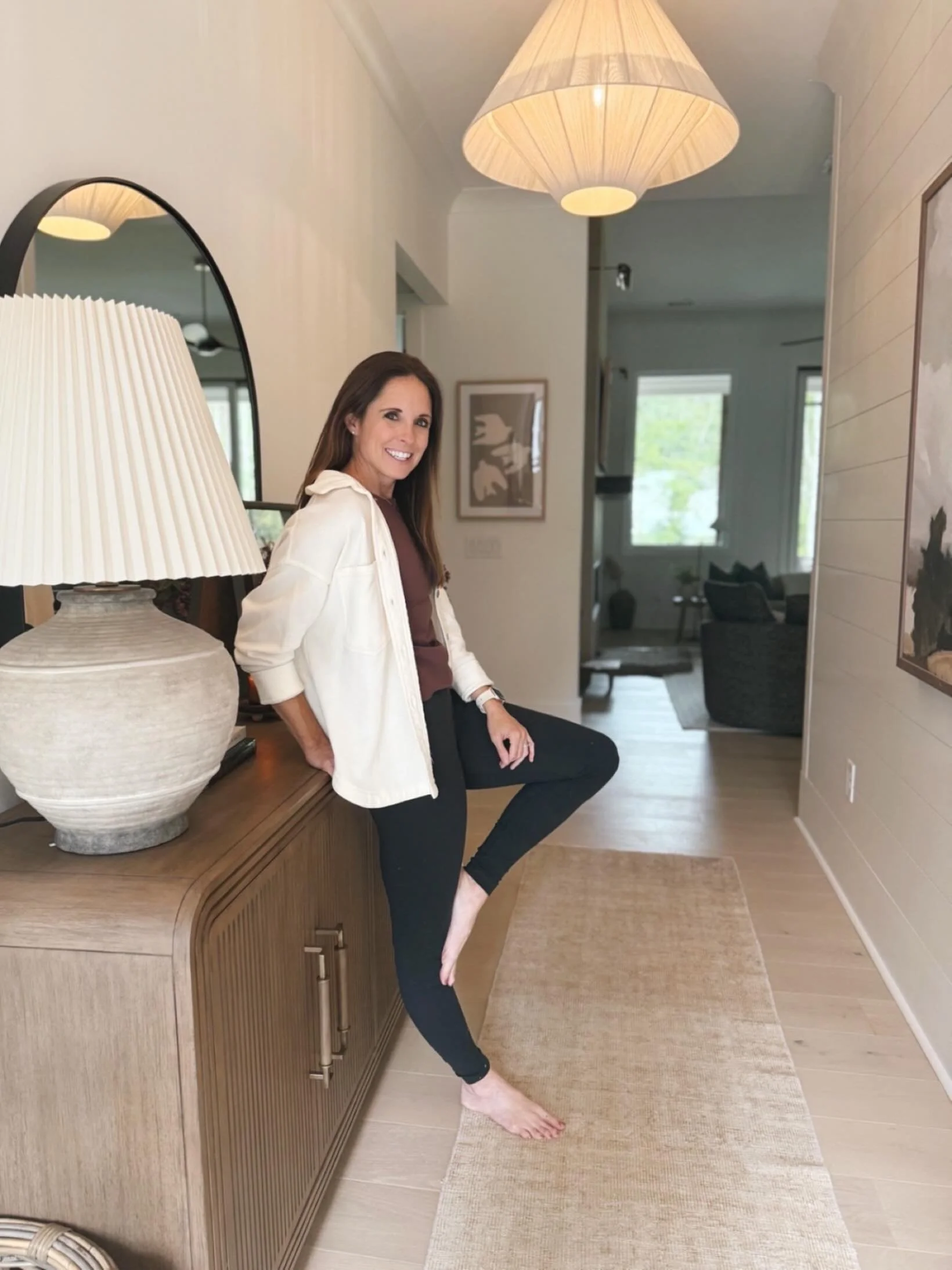 Because your home should look beautiful and feel easy to live in &mdash; this Modern Classic entryway captures both perfectly. 🏠

✨ Comment &ldquo;SHOP&rdquo; below and I&rsquo;ll DM you the LTK links so you can bring this effortless, timeless look 
