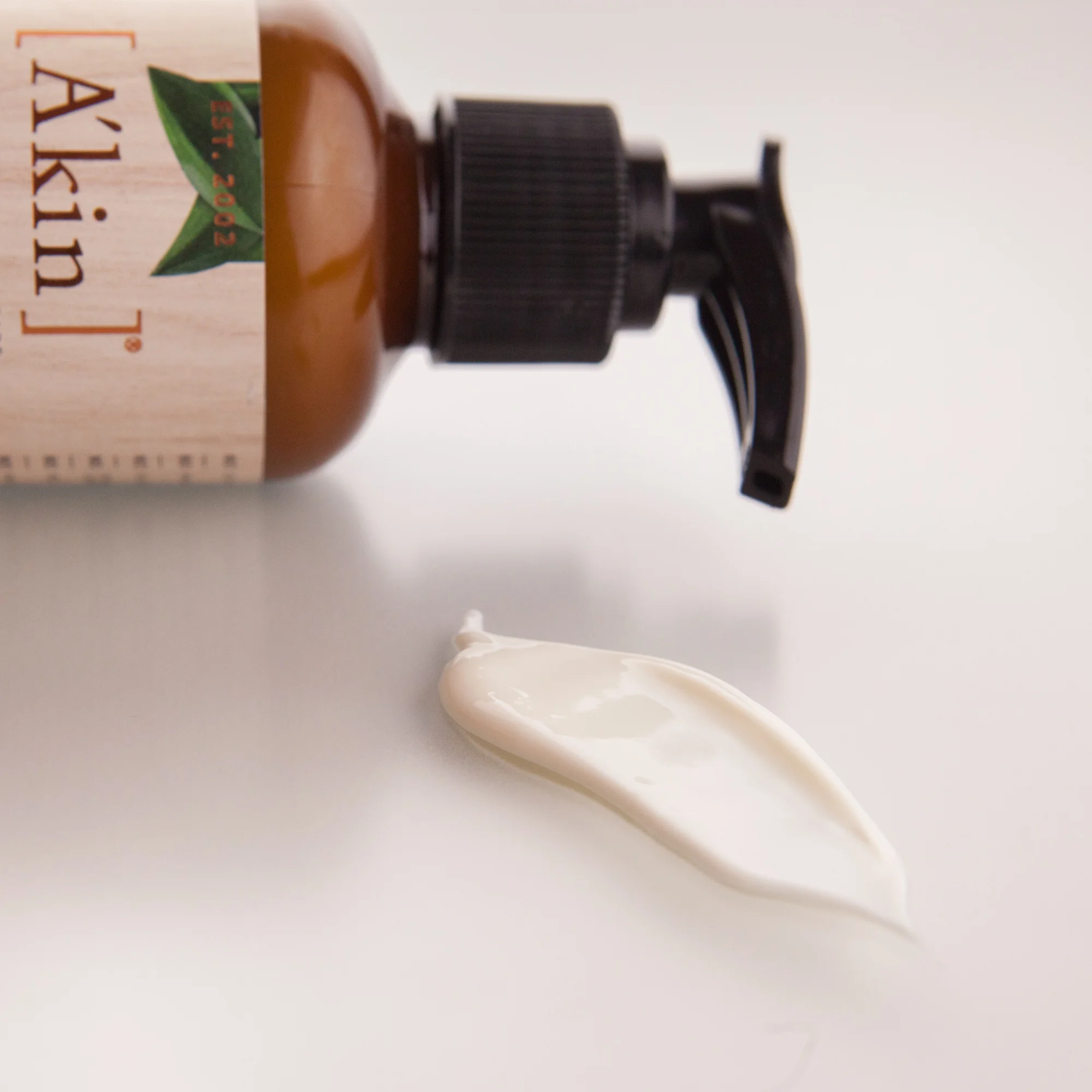 Noema - A'kin Cream Cleanser2.jpg