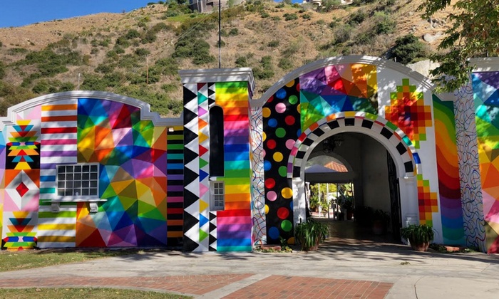 The entry arch of Laguna Art-A-Fair.