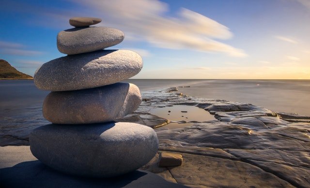 Stacked rocks looking over ocean