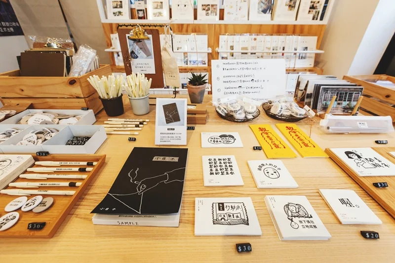 刘冠吟喜欢把选物shop称之为“柑仔店”,借由贩售自创商品、亲近性高的饮品到传递台湾在地文化的特色选品,找到更多喜欢小日子的族群。