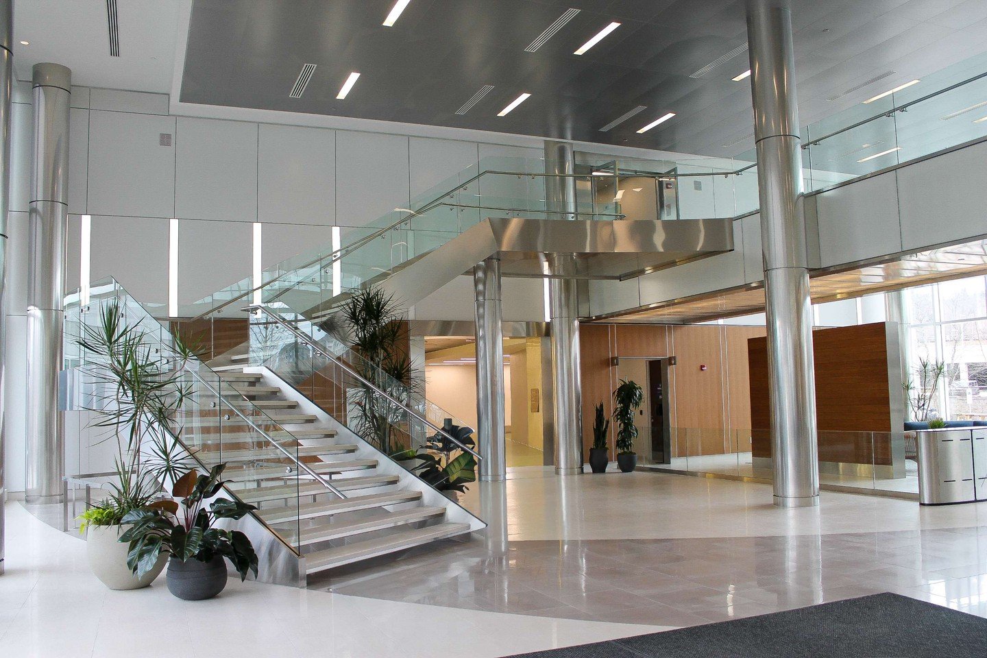 Wick Fisher White recently wrapped up a 360,000 SF, multi-phase office renovation for a confidential financial services firm.

Spanning multiple phases, this project required thoughtful planning, technical coordination, and strong collaboration to ke