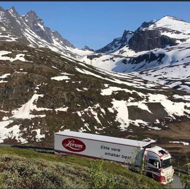 Sognefjellet med Skagast&oslash;stindane i bakgrunn🇳🇴 Noreg er fint🍓👌 Foto: Ove Fortun