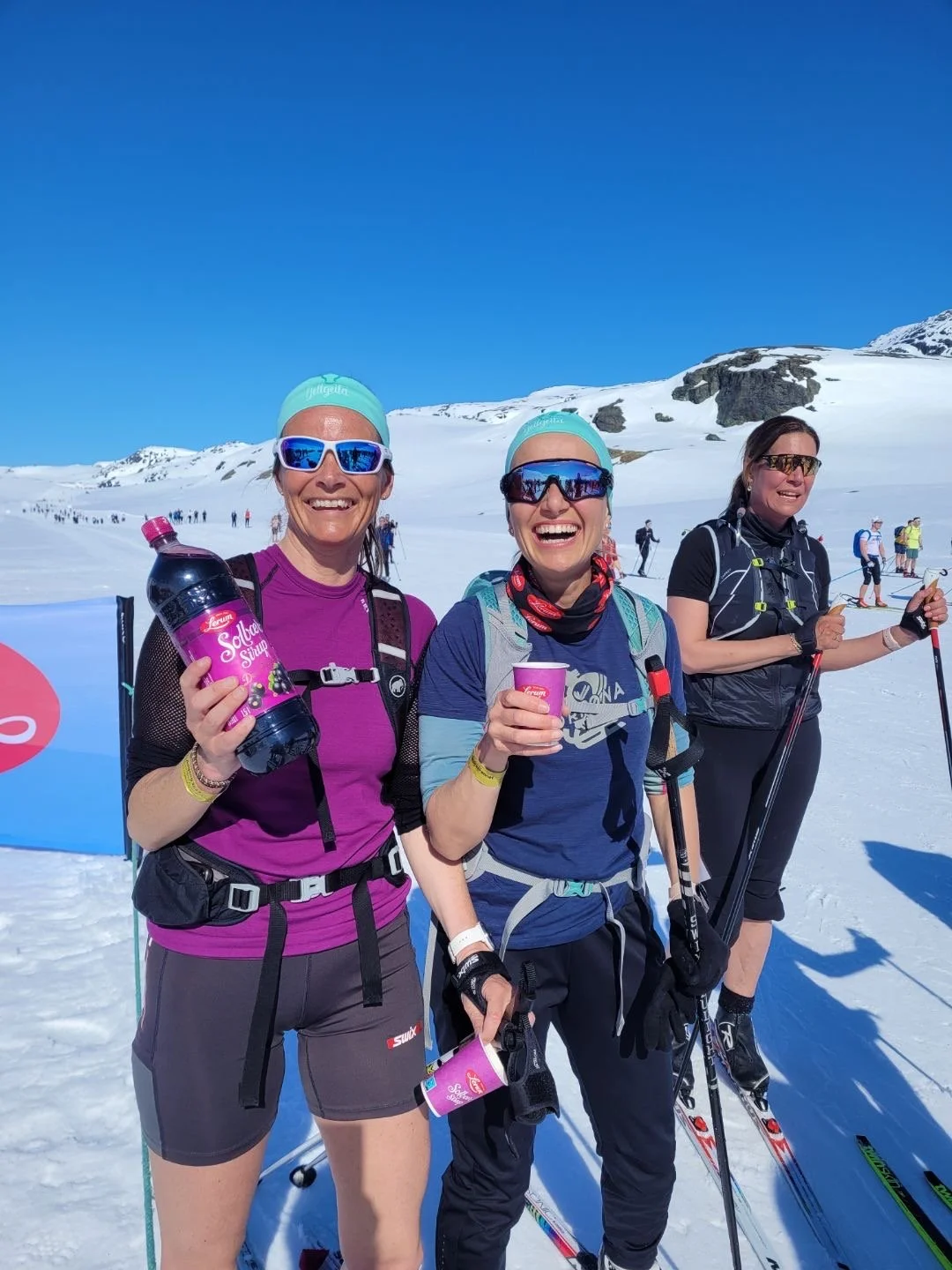 Skarverennet blide damer.JPG