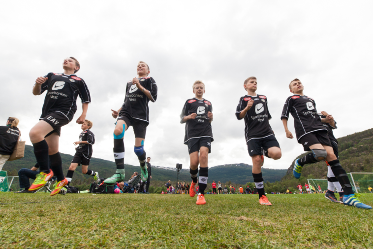 Sponsing fotball gutter.webp