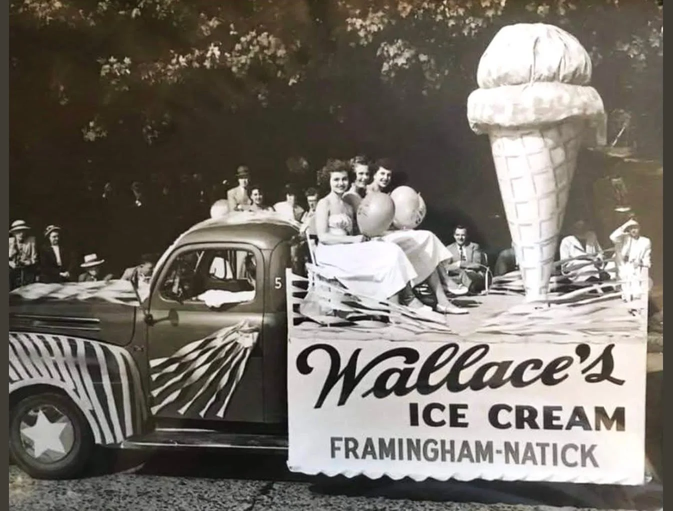 🍦🌞From our photograph archive, Wallace's Ice Cream was a summertime favorite! Undated. 

#NatickHistory #NatickHistoricalSociety #WallacesIceCream #VintageNewEngland #IceCream #LocalHistory #Throwback #Parades #1950s