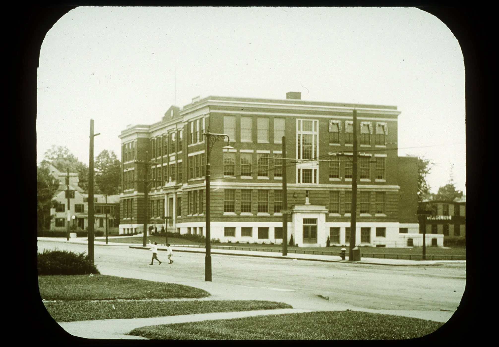 🇺🇸 Did you know? By 1853, all of Natick&rsquo;s schools were located on School Street in Downtown Natick. Just three years later, the high school moved into a renovated building that had once served as the town hall. From 1856 until 1954, Natick Hi