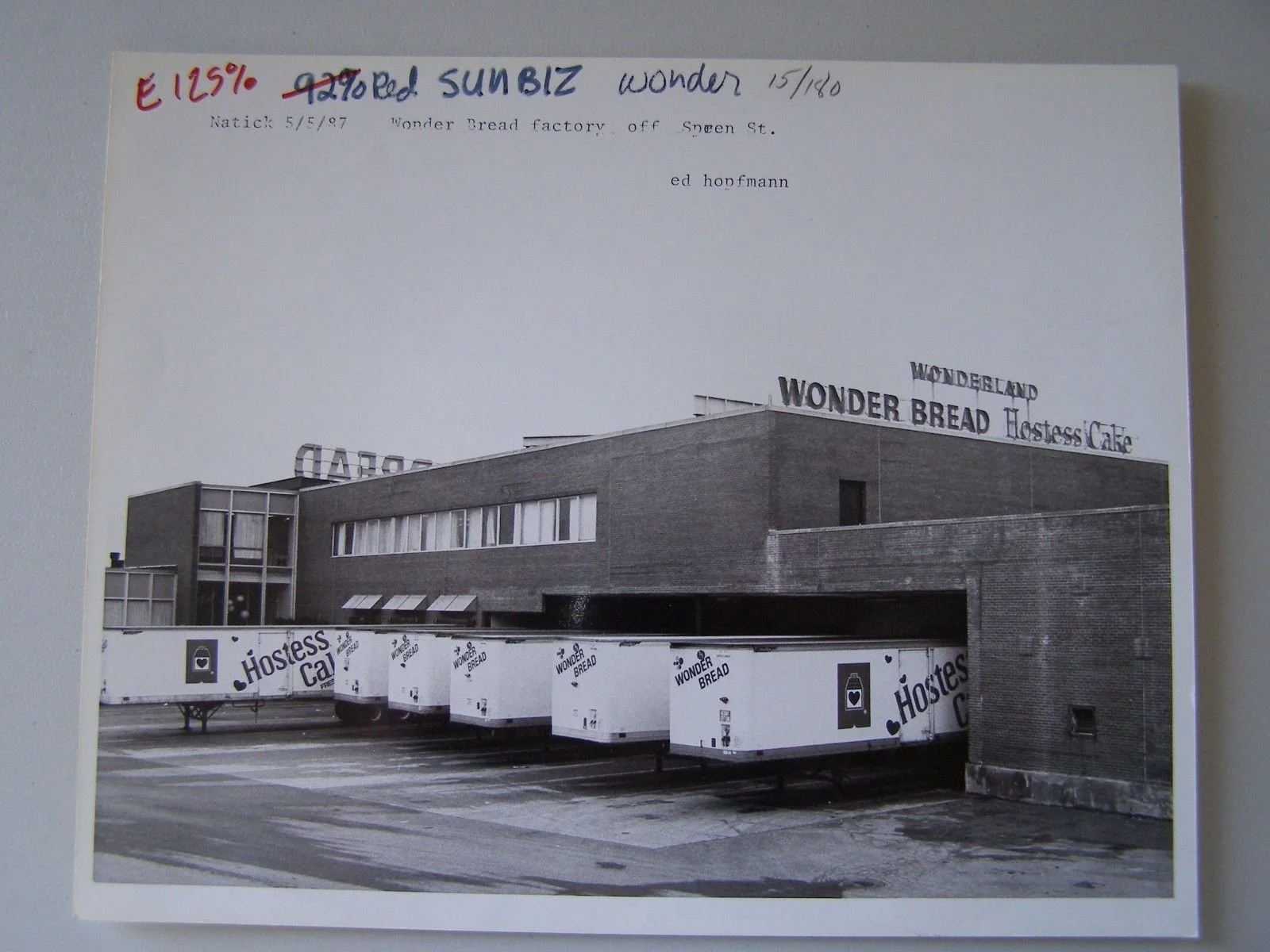 🍞 If you grew up in New England in the 1950s through the 1990s, chances are Wonder Bread was part of your weekly routine.  Bright red, yellow, and blue polka dots meant school lunches, Saturday sandwiches, and grocery store trips. This photo shows t