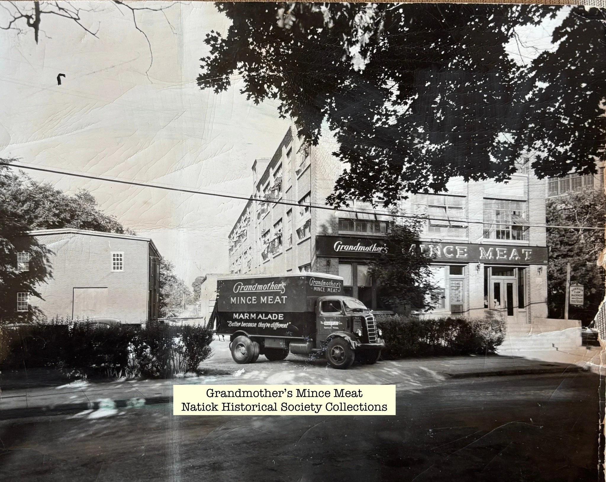 🚚⭐ A glimpse into Natick&rsquo;s commercial past!
This historic photograph shows a Grandmother&rsquo;s Mincemeat truck outside the Whipple Company&rsquo;s factory on North Main Street. Founded in 1899 by Harrison L. Whipple&mdash;using his grandmoth