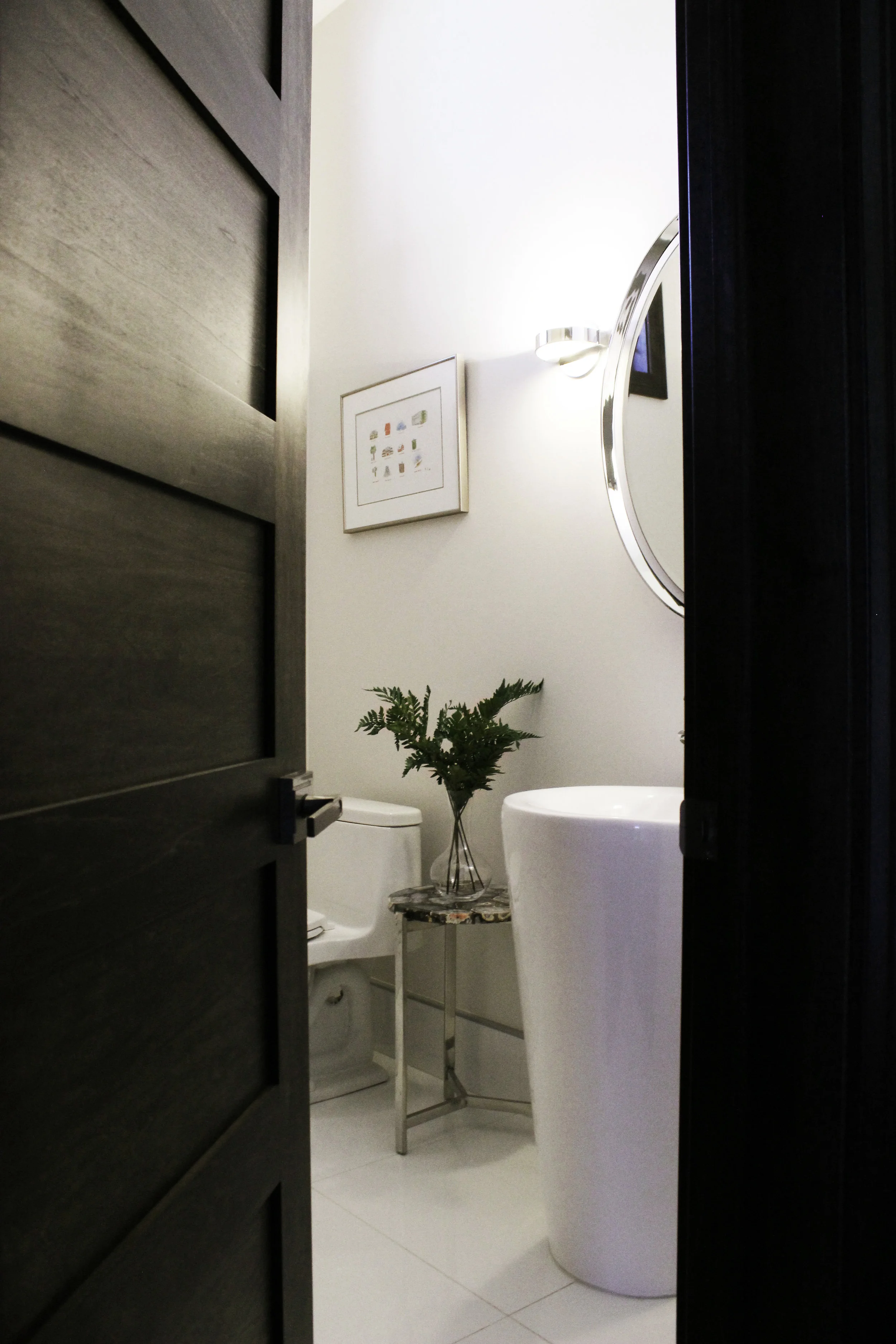 powder room 1.jpg