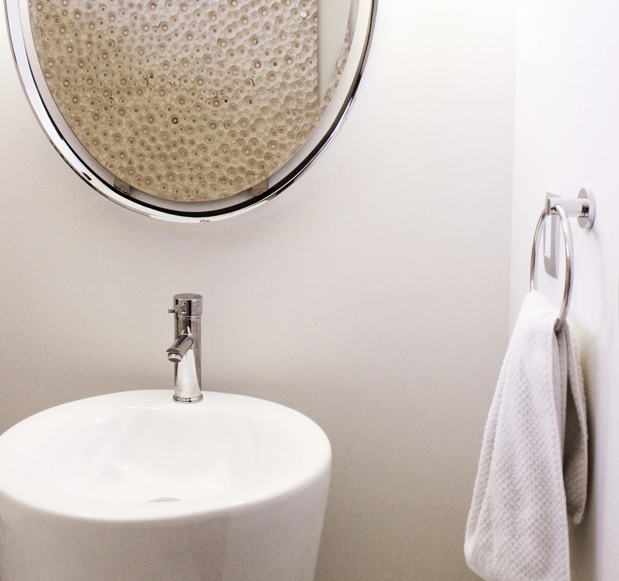 powder room 2.jpg