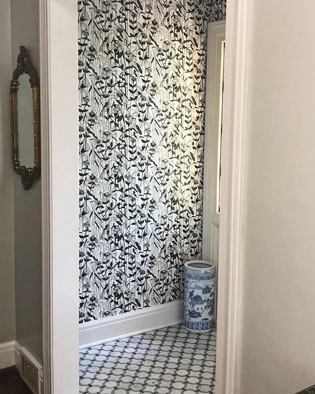Small foyer - Big impact
This @reddiskstudio wallpaper combined with @daltile marble mosaic floors made a huge difference in this small entry space. Swipe for the before!
