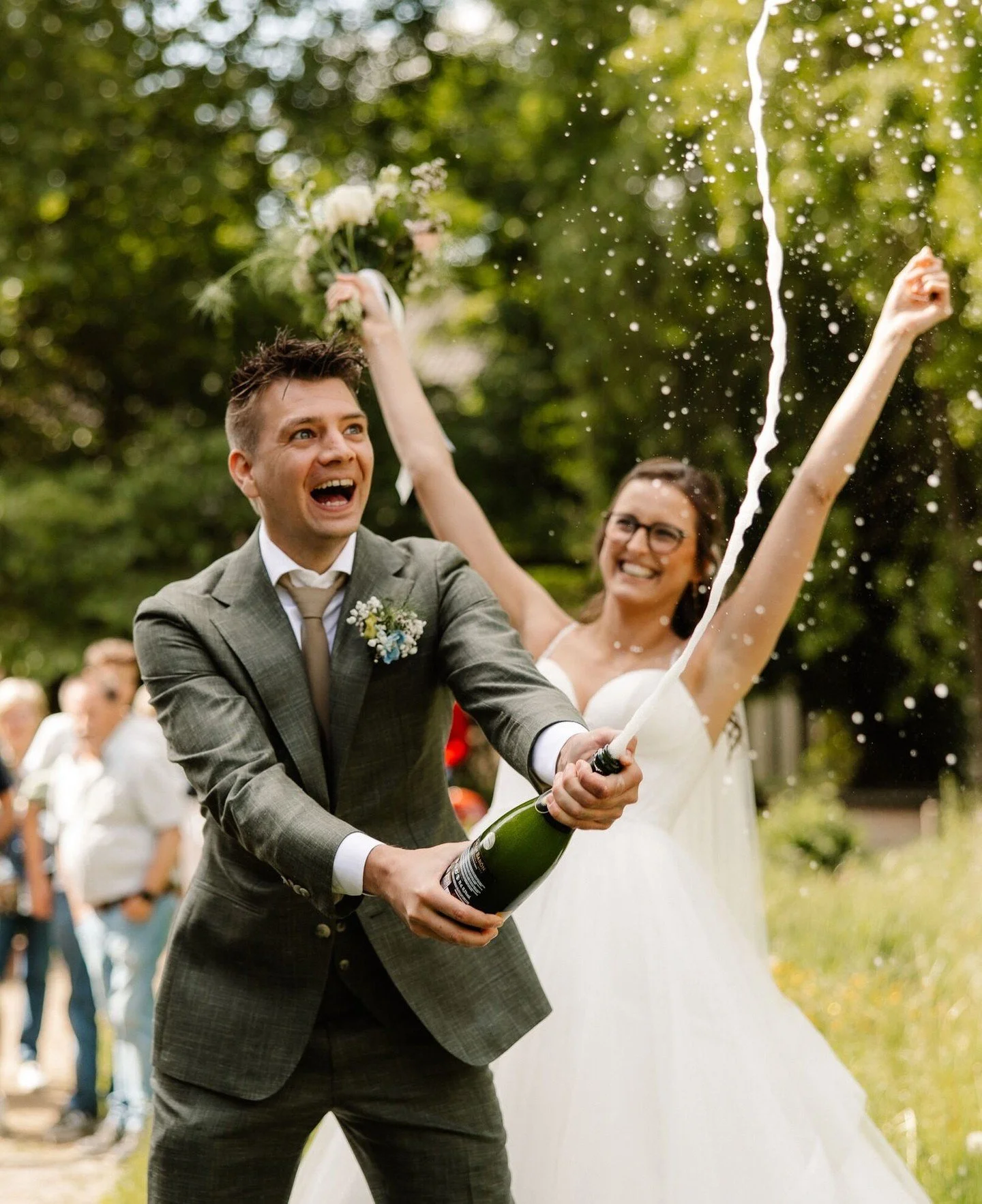 Als je gaat trouwen, komt er z&oacute;veel op je af. 😅

Het overzicht bewaren is niet altijd evident.
Je bent dolblij, want je gaat trouwen, maar tegelijk wil je ook je zaal, cateraar, DJ &eacute;n natuurlijk je fotograaf vastleggen!

Om het wat mak