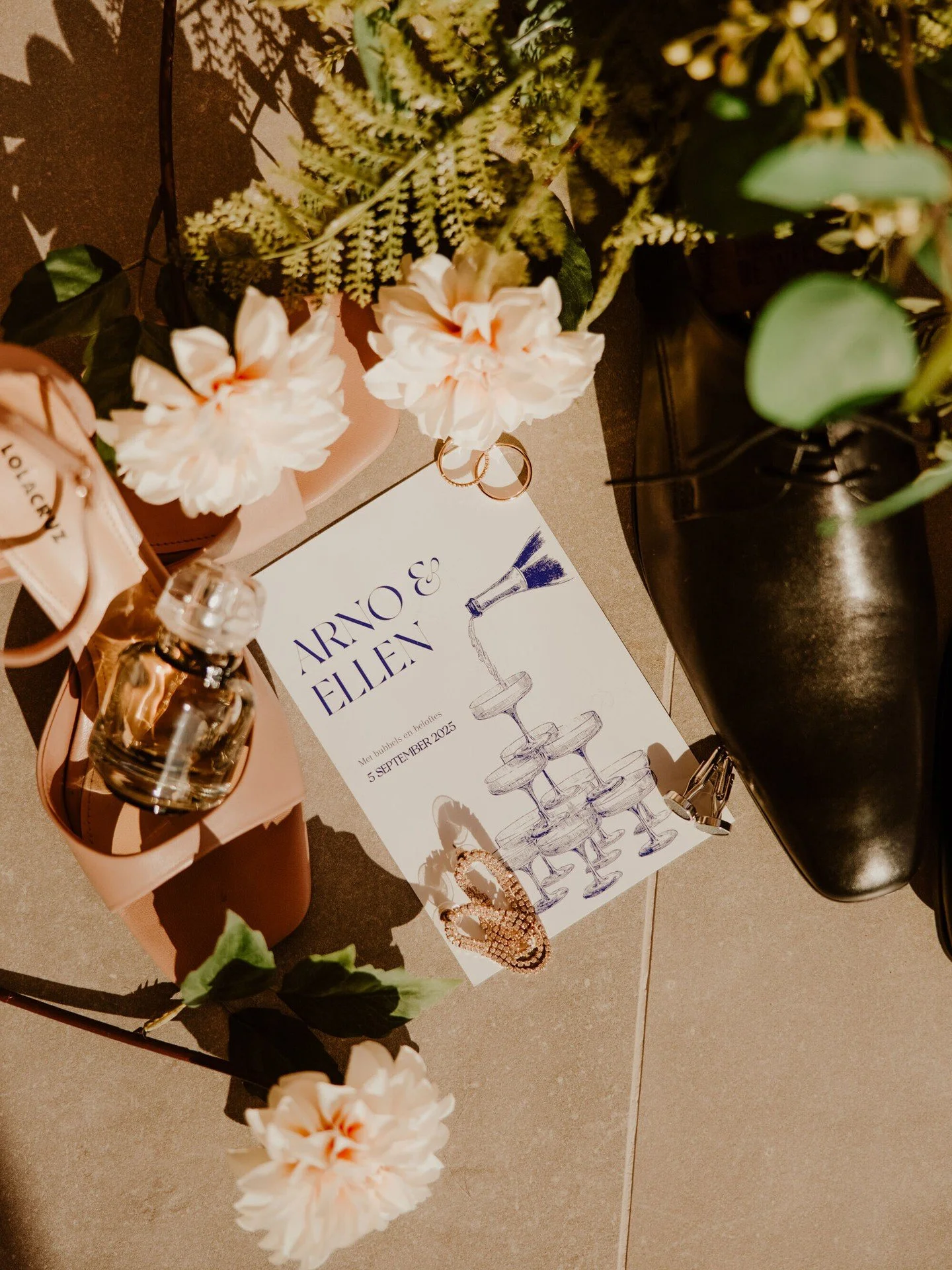 Wow, wow, wat een weekend weer! De spits van de herfsttrouws is eraf, en hoe! 🍂 
We zijn z&oacute;oo excited om jullie binnenkort al die beelden te tonen. 🥰 

Maar eerst nog even nagenieten van een zonnige zomerdag met Ellen &amp; Arno. 💛