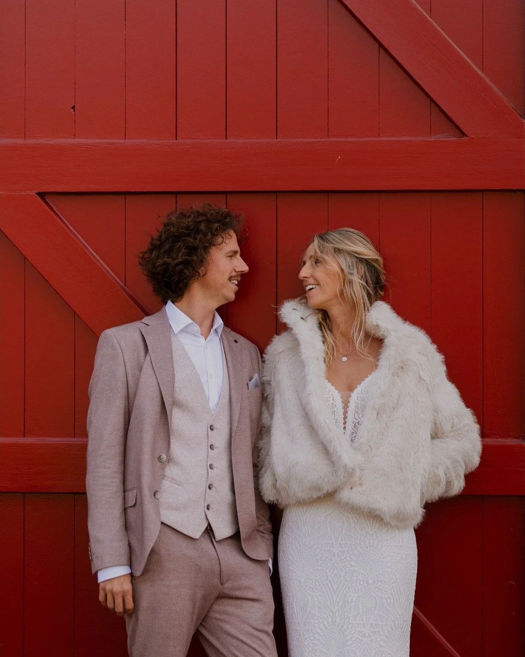 Evi &amp; Gilles, op 1 van die dagen in oktober waar er super veel wind aanwezig was, al zou je dat niet echt zeggen als je naar de foto's kijkt. Beiden super rock &amp; roll gewoon doorgedaan, ook al vloog iedereen zijn haar door elkaar, verstonden 