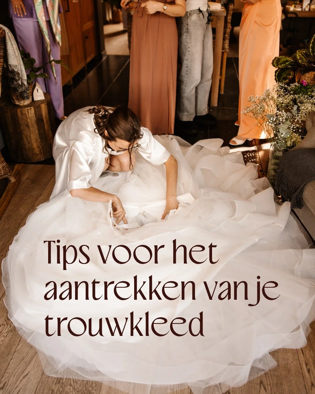 Weer een rondje tips! Deze keer voor onze bruiden 🌼🥰
We merken dat de voorlaatste tip er eentje is die nogal eens vergeten wordt, dus binnenkort krijgt die zijn eigen slide. Volg ons als je graag op de hoogte blijft van onze toekomstige tips 😍👇