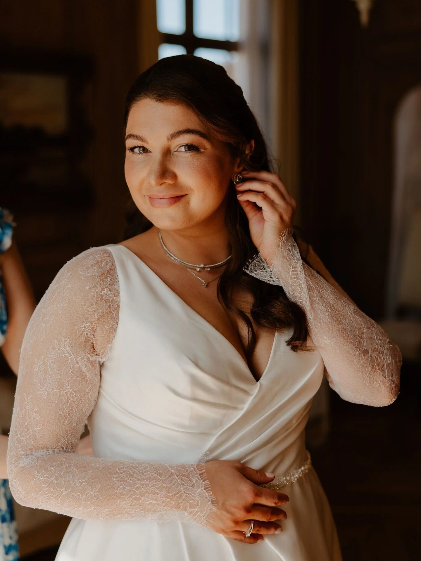 Wat een magnifieke bruid mochten wij vastleggen vorig weekend. 😍 
Een momentopname tijdens het klaarmaken van Nina in het prachtige Chateau de la Hulpe.