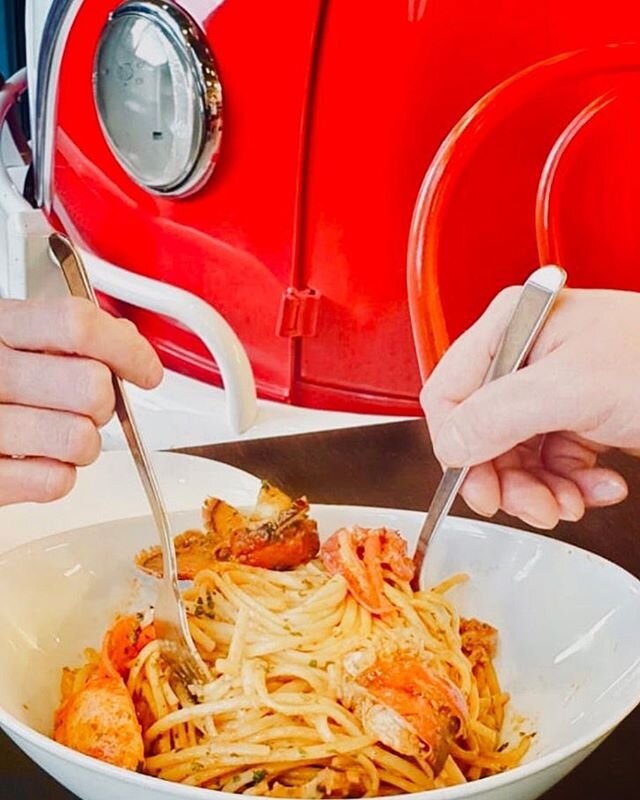 Fact: Lobster Linguine 🦞🍝=🥰 tap link in bio for reservations

Could there BE a better place to celebrate Valentine&rsquo;s Day with your Lobster? 😉#bobslobster