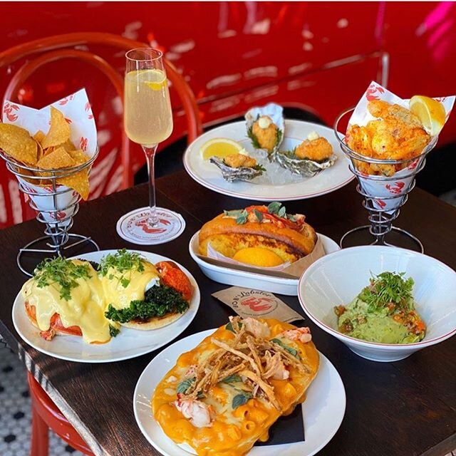 OK, let&rsquo;s get this weekend brunch party started 🎉 Shout out to @ladywhobrunches for this awesome shot ❤️🦞👋🏼 #bobslobster