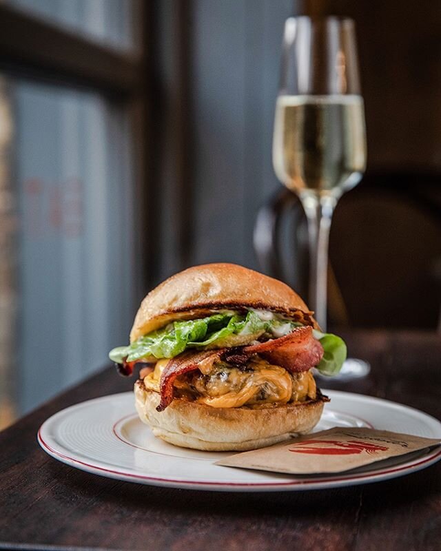 Come and get it, your BOB's cheeseburger is ready 😬 Dry-aged beef, steak sauce, American cheese, caramelised onions on a toasted brioche bun 🍔 #bobslobster