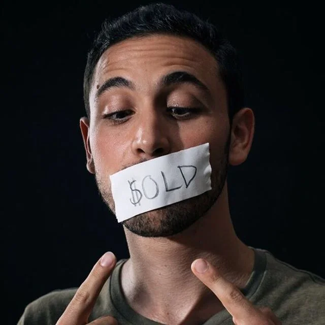 I couldn&rsquo;t think of how to say it, so I just wrote in on a piece of tape and slapped it on my mouth. Check out my album Sold...my favorite song off it is Gone Over, let me know yours. Link in bio
.
.
.
#newmusic #nycnewmusic #pursueyourpassion 