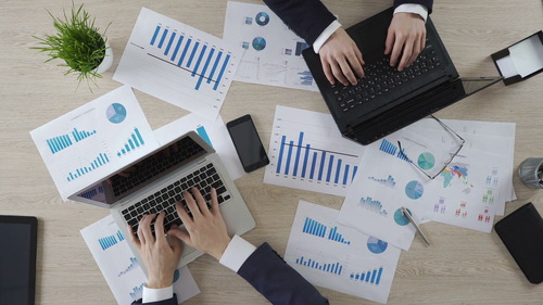 videoblocks-two-corporate-employees-typing-on-laptops-working-on-business-project-top-view_byuajdhte_thumbnail-full05.png
