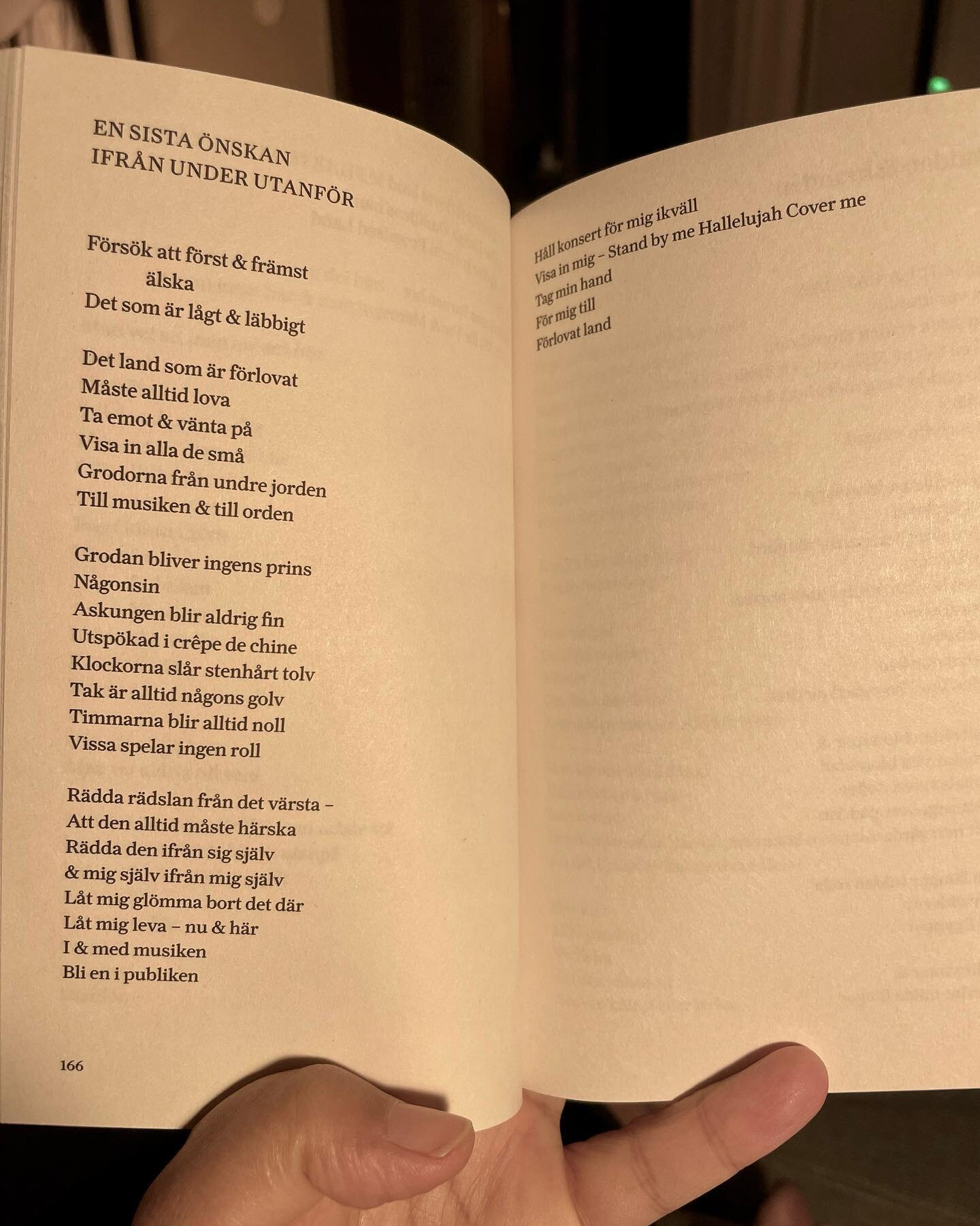 Jag l&auml;ser en copywriterkurs p&aring; Bergh&rsquo;s 😇 och en av de st&ouml;rsta insikterna &auml;r hur stor del av skrivandet som kommer av l&auml;sandet. Och, hur mycket jag &auml;lskar Bodil Malmstens texter. Hennes bok &rdquo;S&aring; g&ouml;