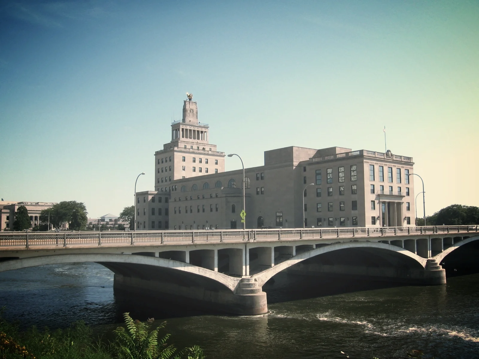 Cedar_Rapids_-_Mays_Island.jpg