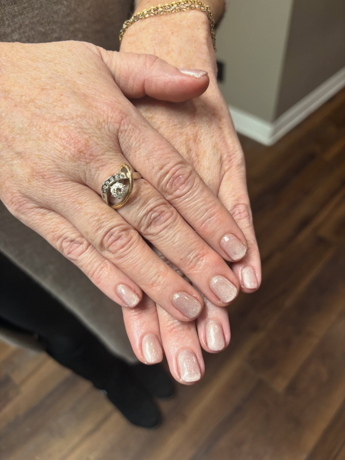 ✨ Builder Gel Magic ✨
These photos are 3 weeks apart 👀
Skylar used builder gel to keep my natural nails strong while growing them out&mdash;and this is exactly why we love it.
Stronger nails, less breakage, real growth. 💅🏼
If you&rsquo;ve ever sai