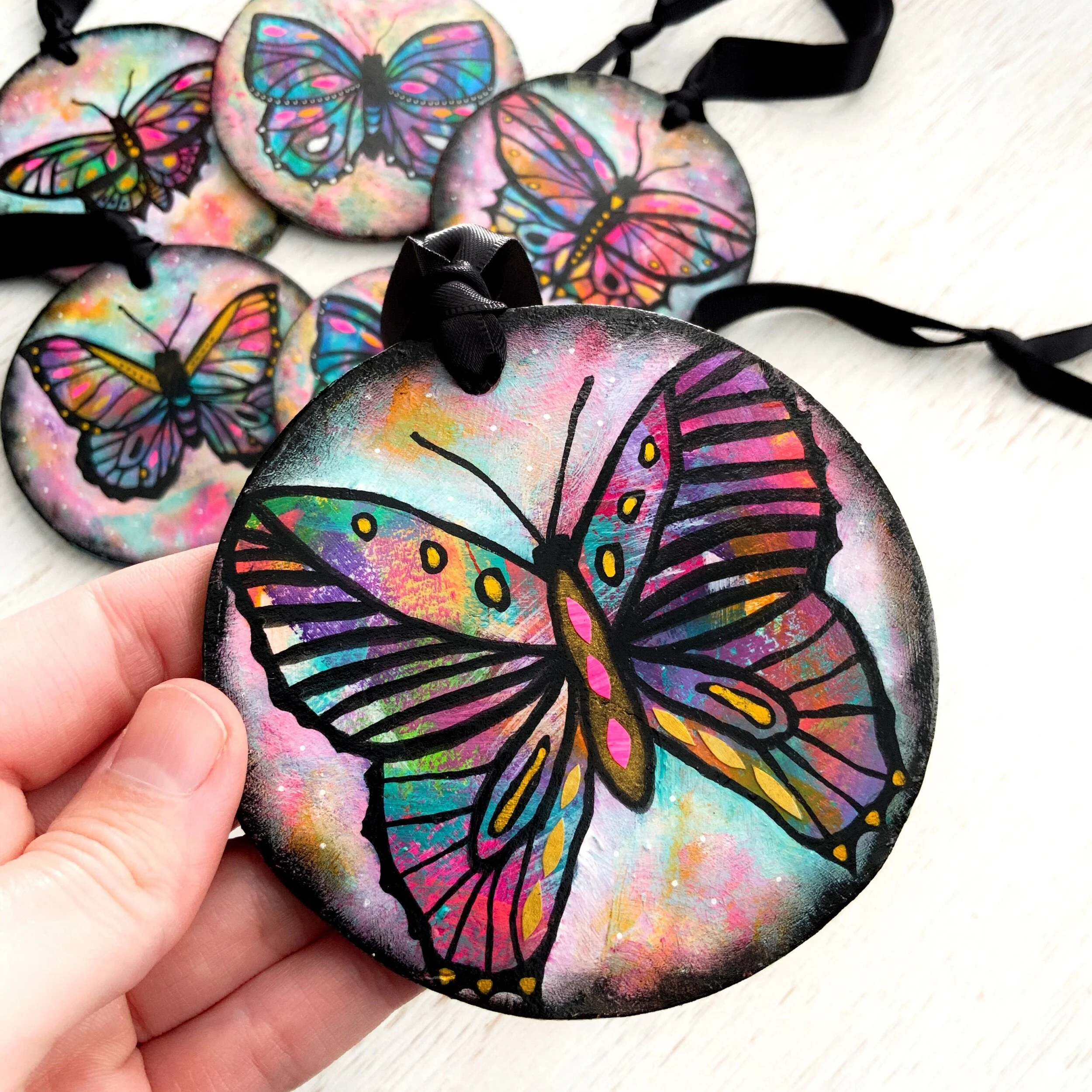 EAB920D8-5598-416D-A2D7-C869D20D0D7A