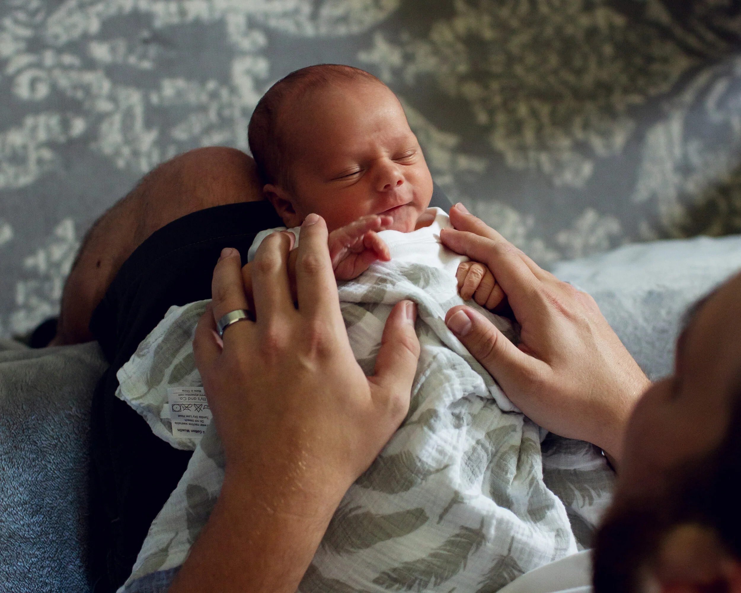 Lifestyle Newborn Session | Kelly Rhoades Photography
