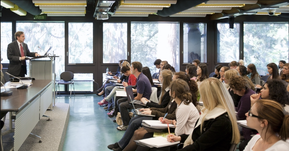 Mike Posner lectures students on the intersection between business and human rights