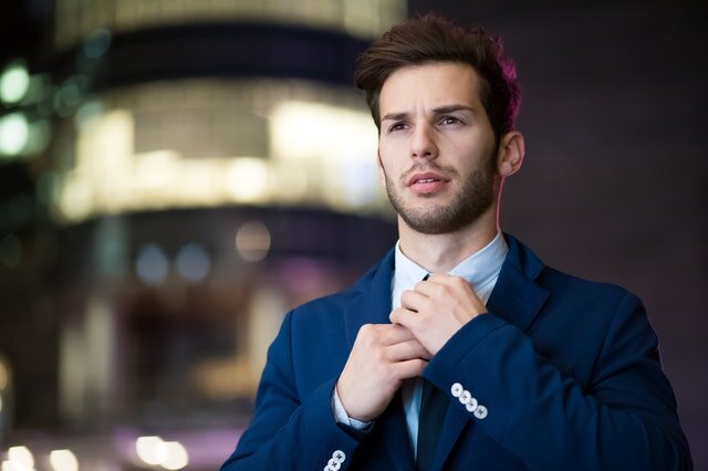 adjusting-blur-businessman-2897883.jpg