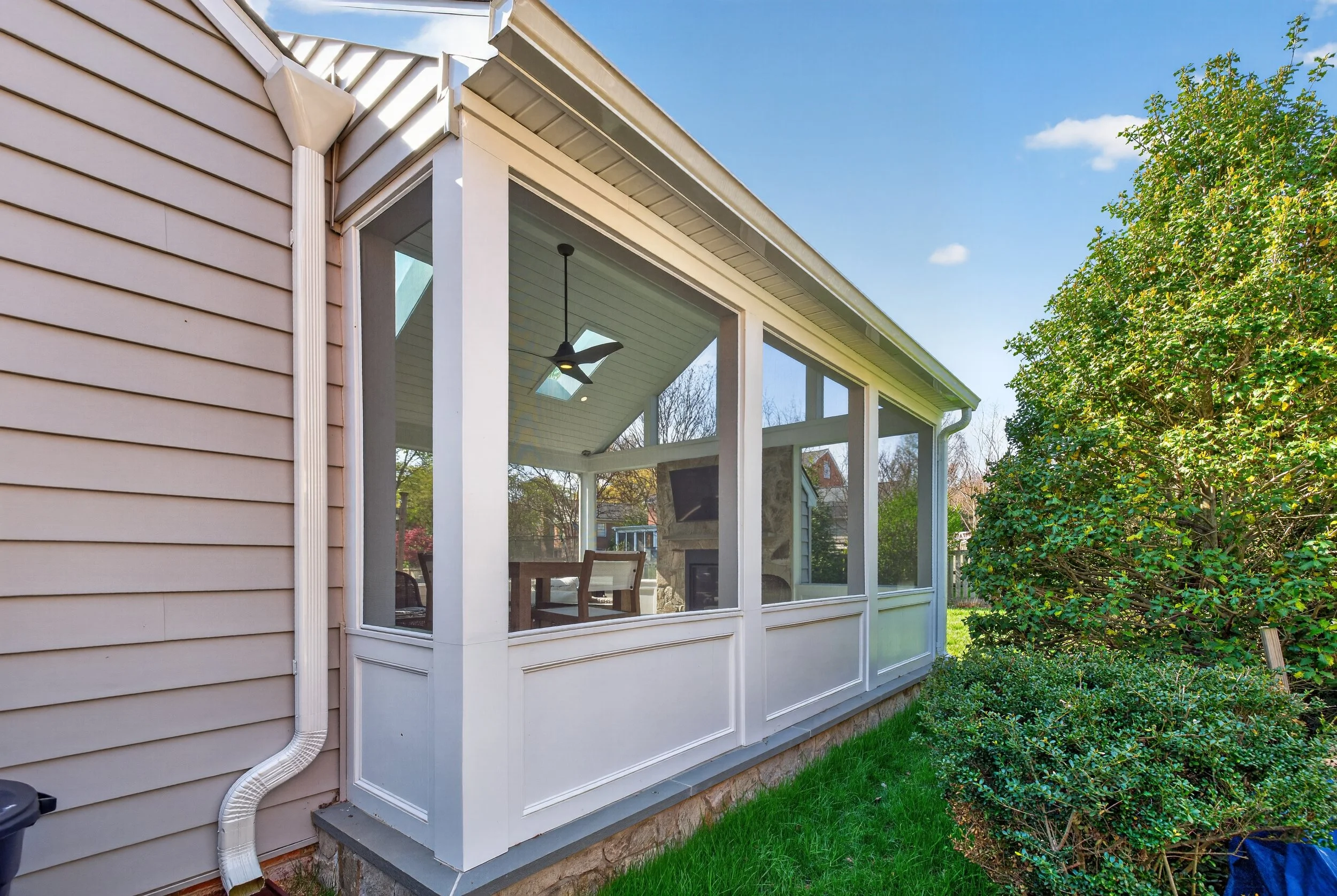 Rockvillewhitekitchen_8 [Exterior]